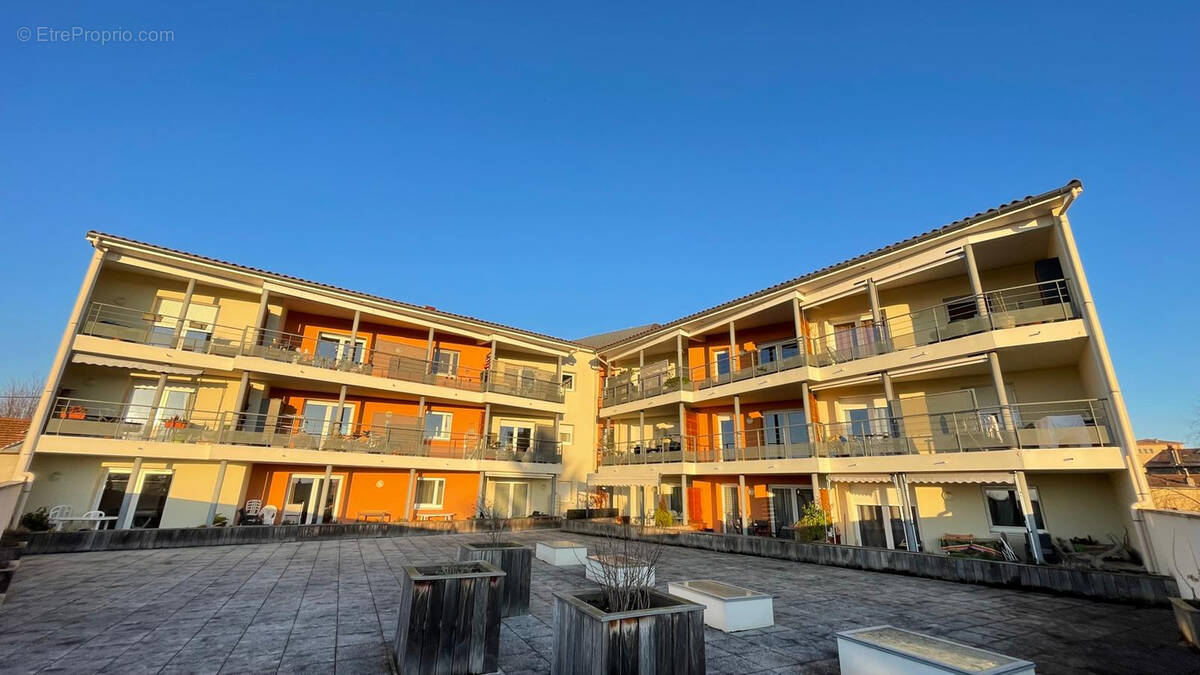 Appartement à CHAZELLES-SUR-LYON