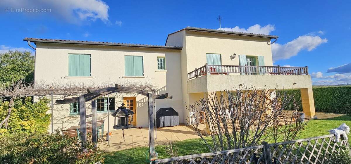 Maison à CENAC-ET-SAINT-JULIEN