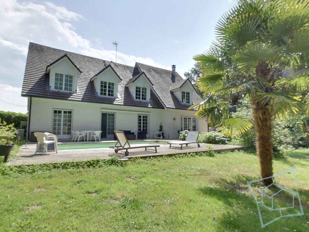 Maison à DAMPIERRE-EN-YVELINES