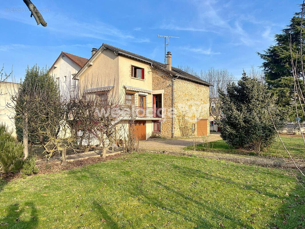 Maison à MAURECOURT