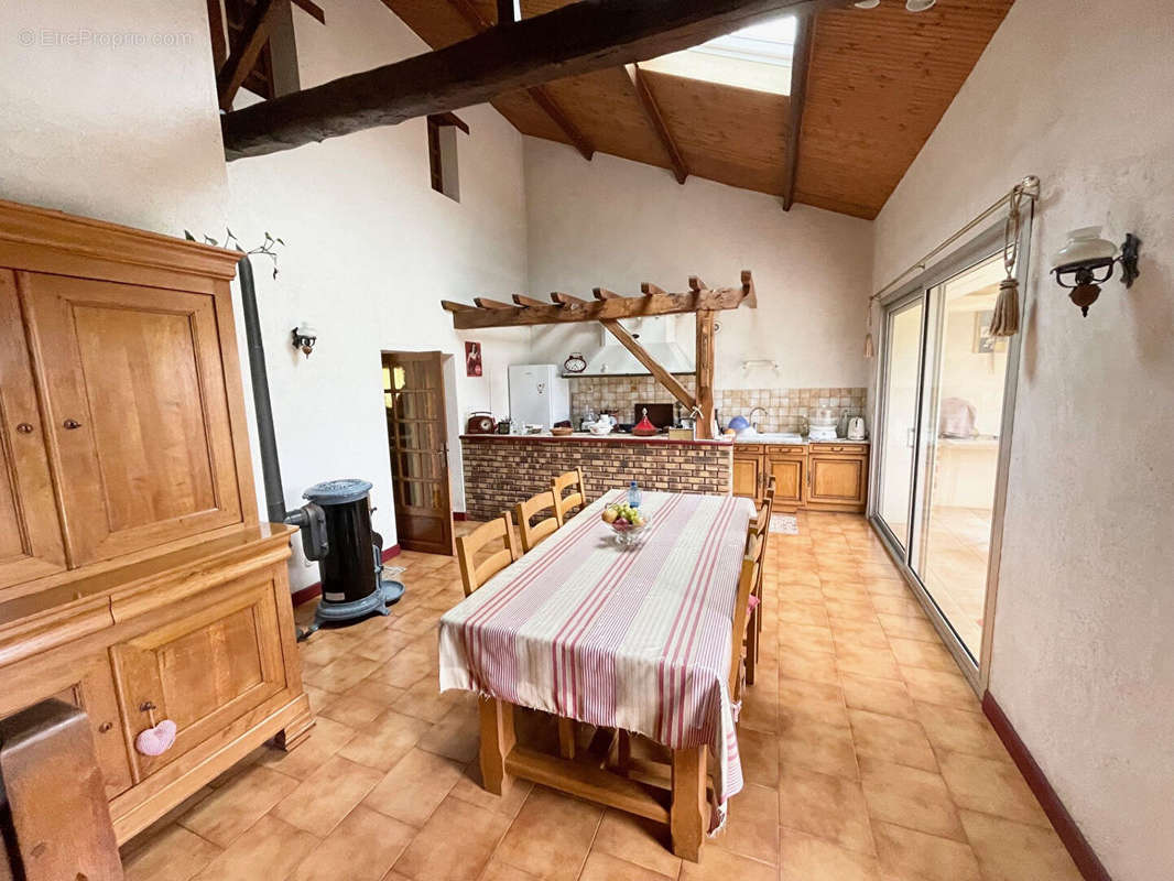 Maison à SAINT-MACAIRE-EN-MAUGES