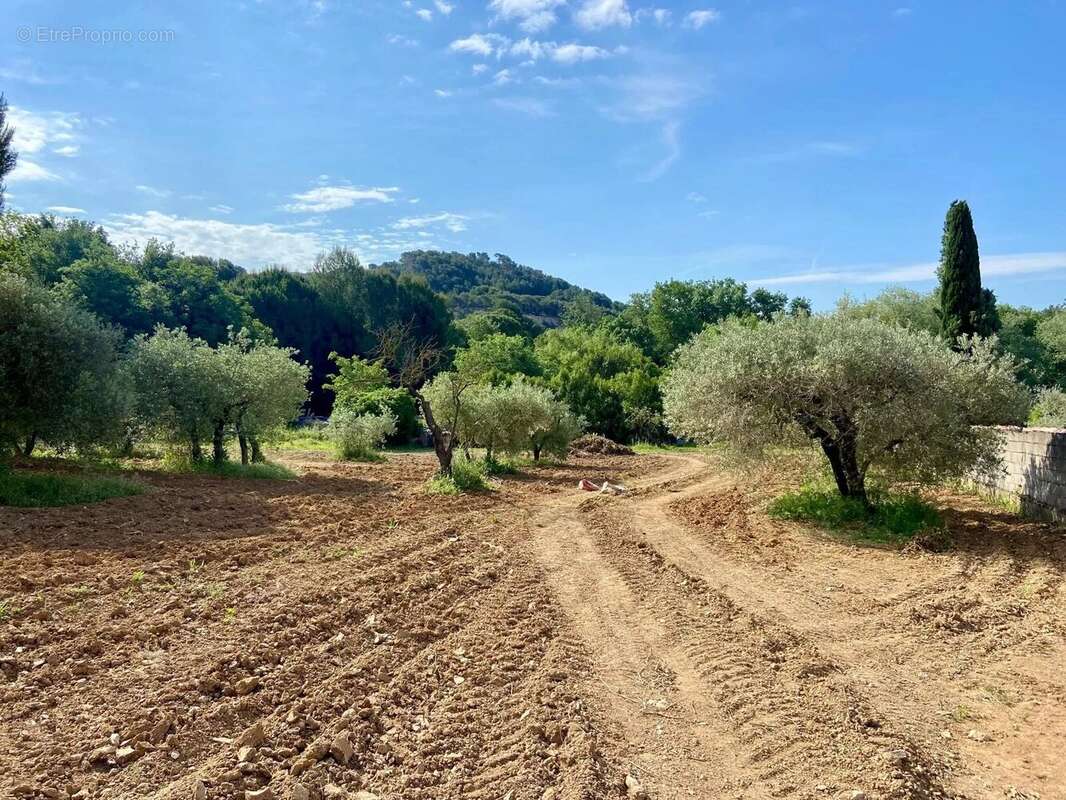 Terrain à AIX-EN-PROVENCE