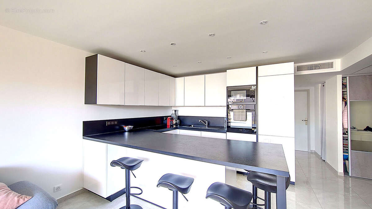 Appartement à SAINT-LAURENT-DU-VAR