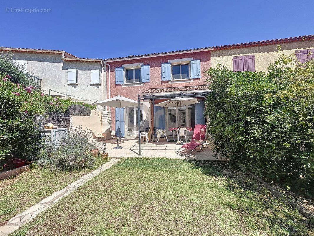 Maison à ROQUEBRUNE-SUR-ARGENS