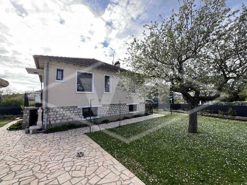 Maison à COMBS-LA-VILLE
