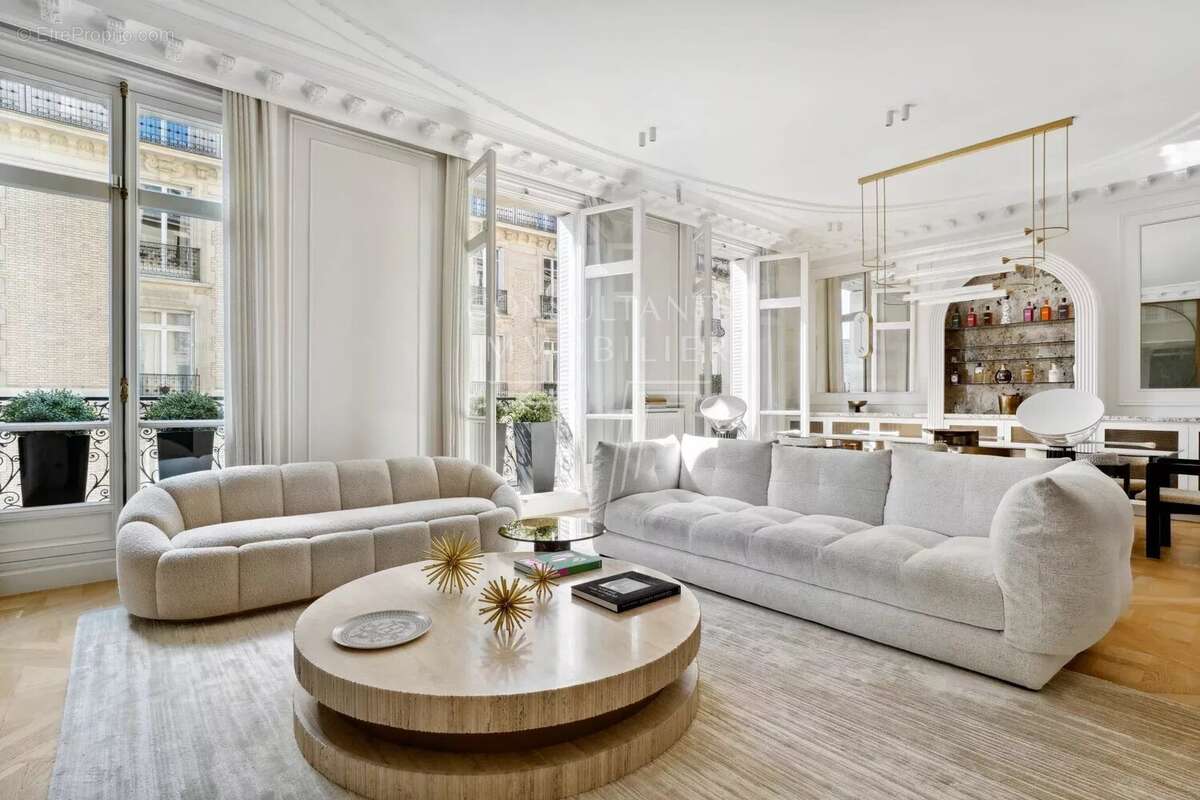 Appartement à PARIS-16E