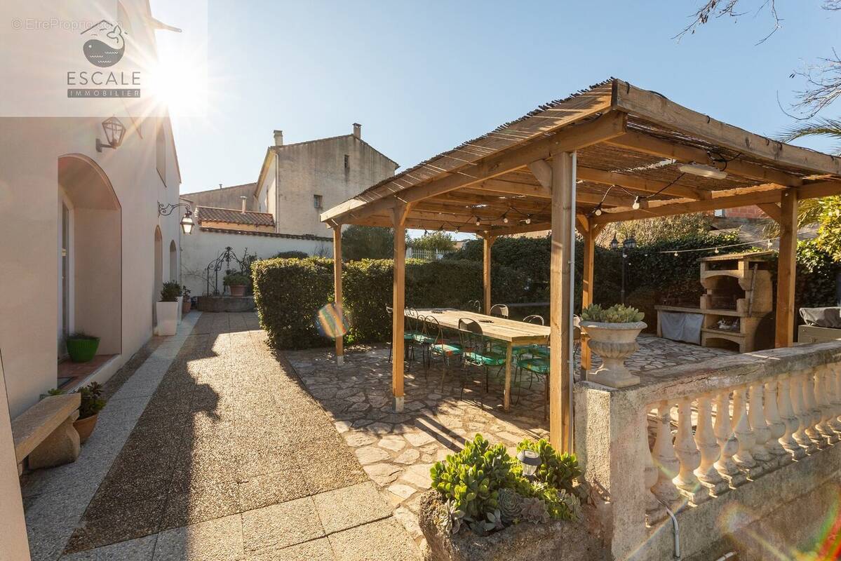 Maison à MONTBLANC