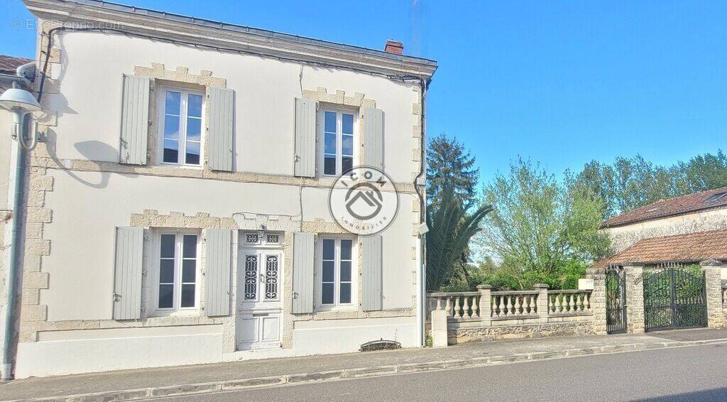 Maison à CAMPAGNE
