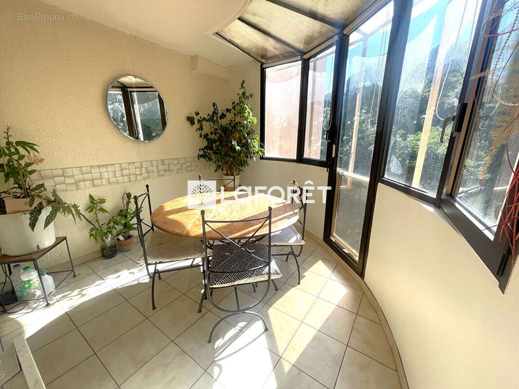 Appartement à SAINT-LAURENT-DU-VAR