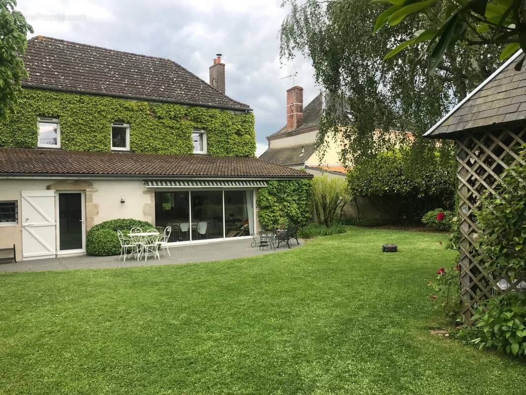 Maison à LA CHAPELLE-SAINT-LAURENT