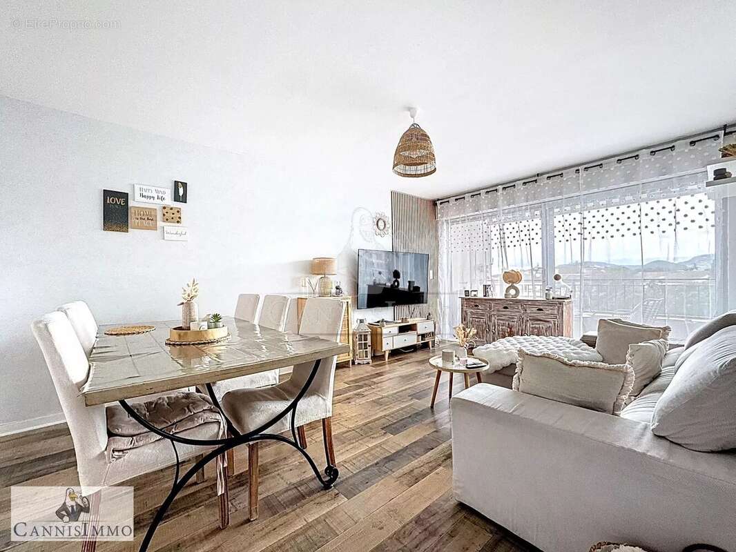 Appartement à MANDELIEU-LA-NAPOULE