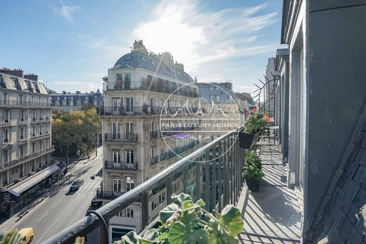 Appartement à PARIS-1E