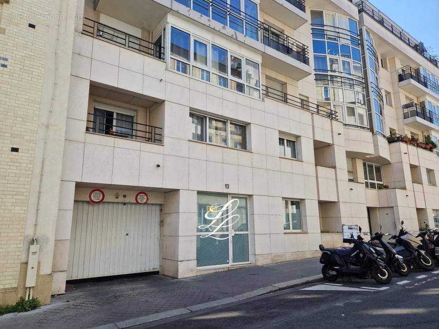 Autre à PARIS-15E