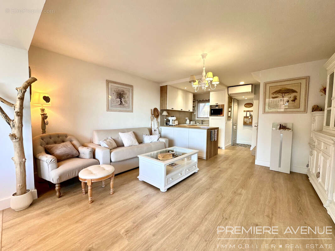 Maison à ROQUEBRUNE-SUR-ARGENS