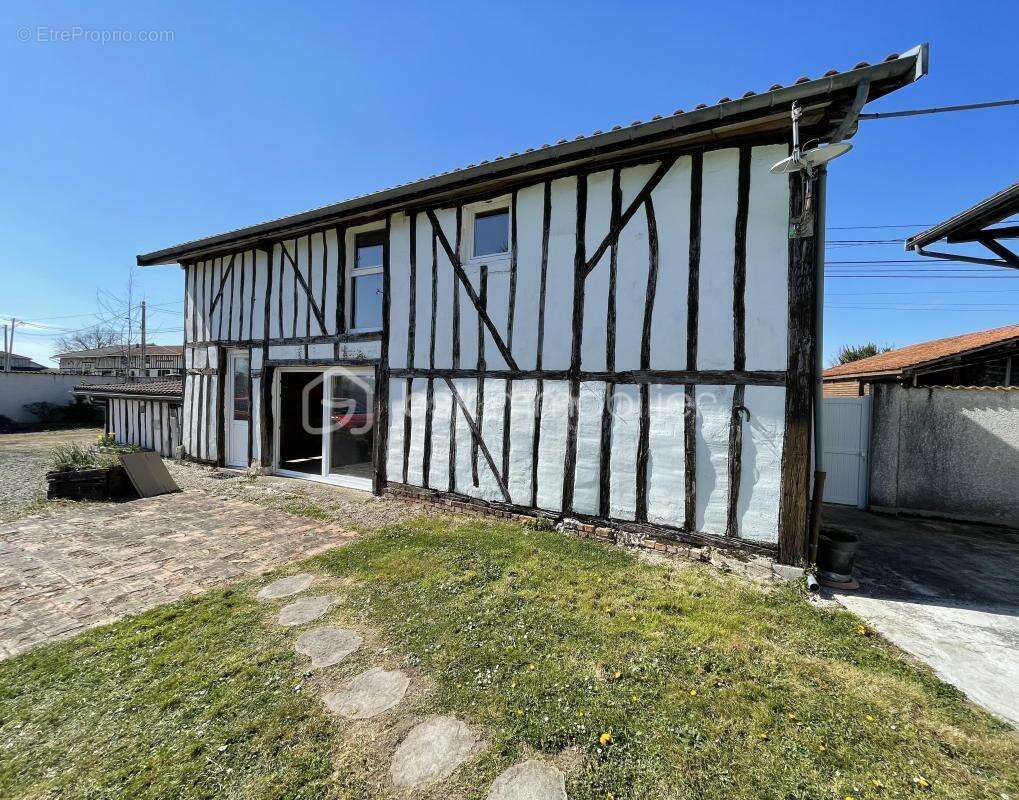 Maison à GIFFAUMONT-CHAMPAUBERT