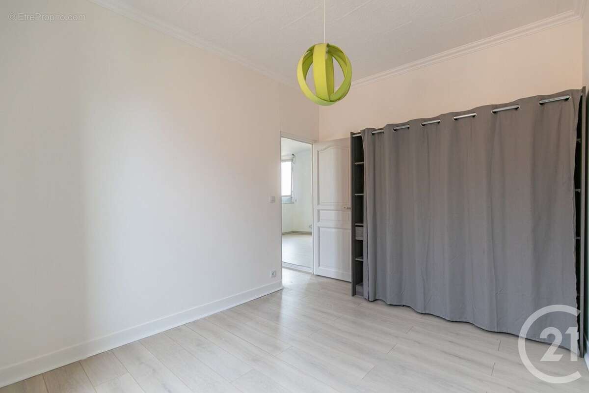 Appartement à SAINT-MAUR-DES-FOSSES