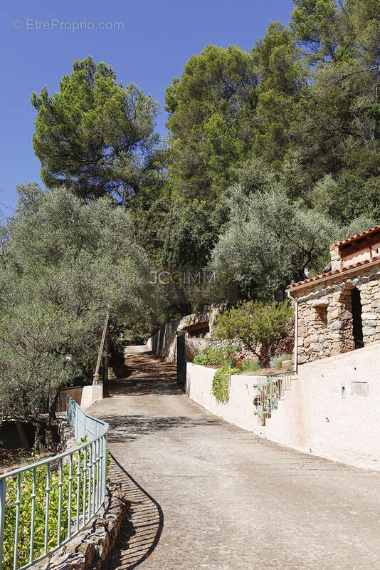 Maison à SOLLIES-PONT