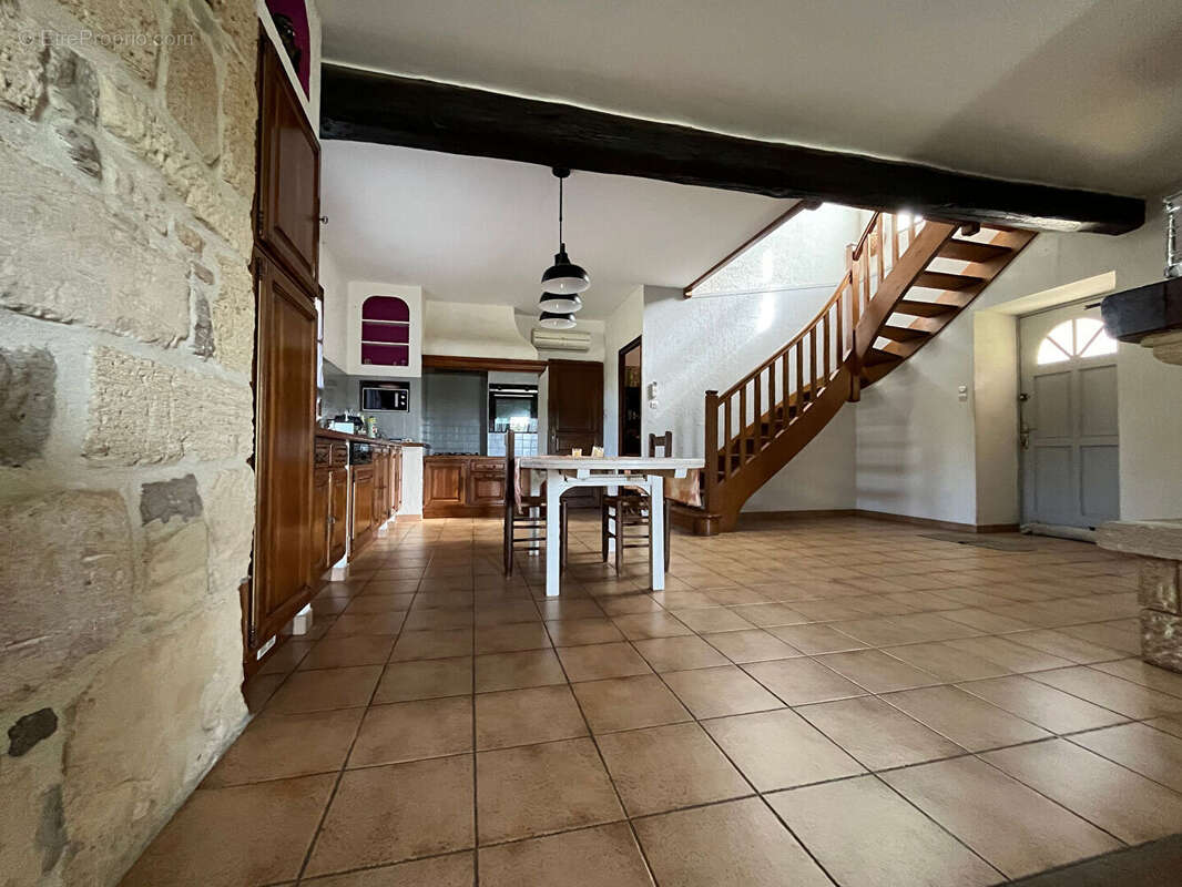 Maison à LAUDUN-L&#039;ARDOISE