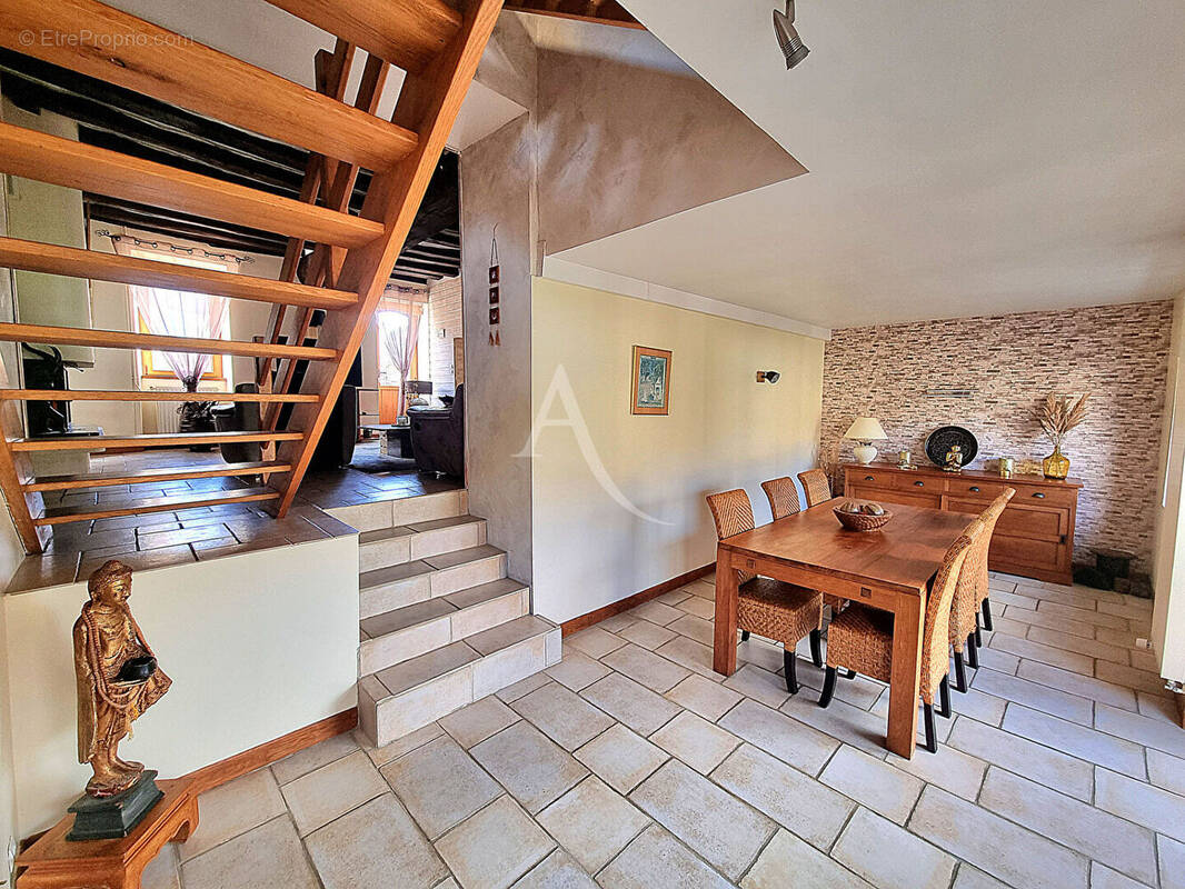 Maison à MIRE