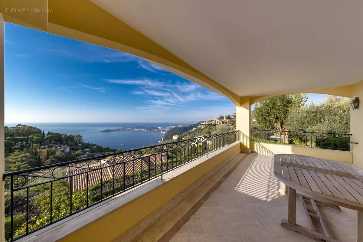 Appartement à EZE