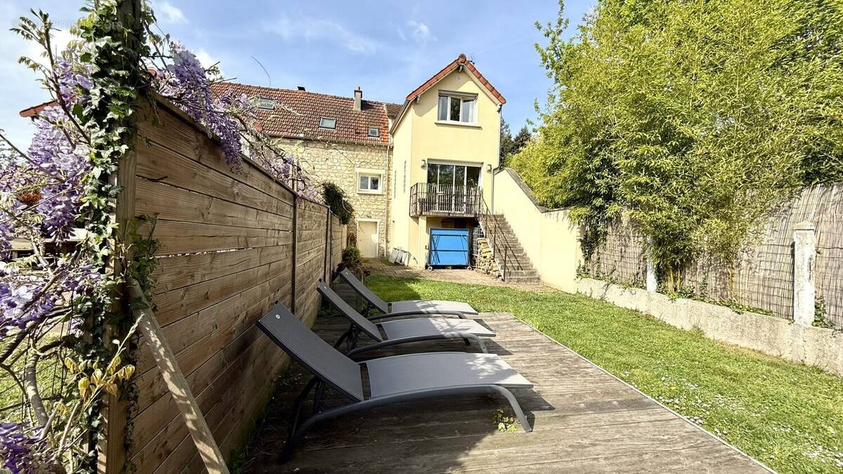 Maison à MAURECOURT