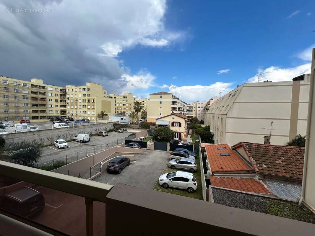 Appartement à SAINT-LAURENT-DU-VAR