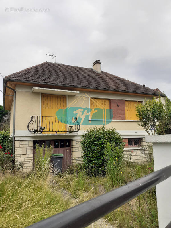 Maison à EZANVILLE