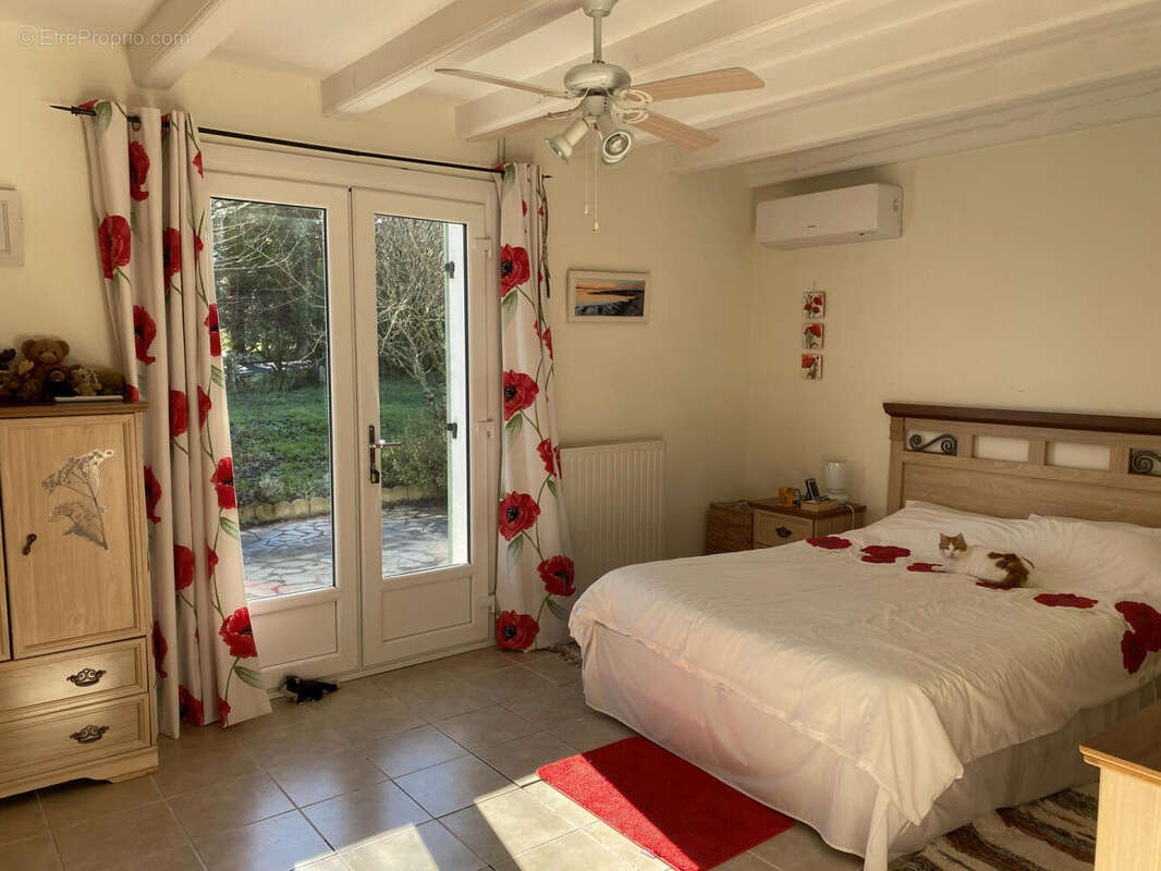 CH 1 - Maison à AUBETERRE-SUR-DRONNE