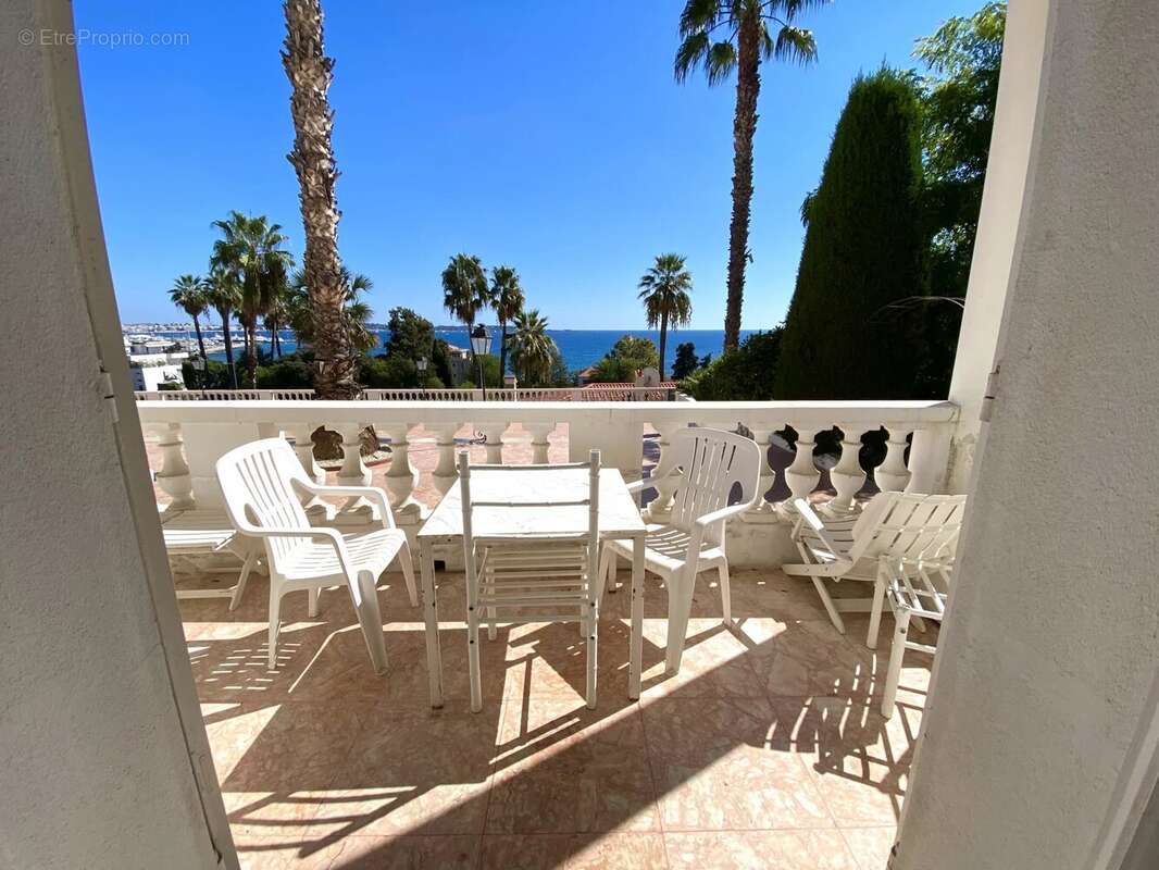 Appartement à VALLAURIS