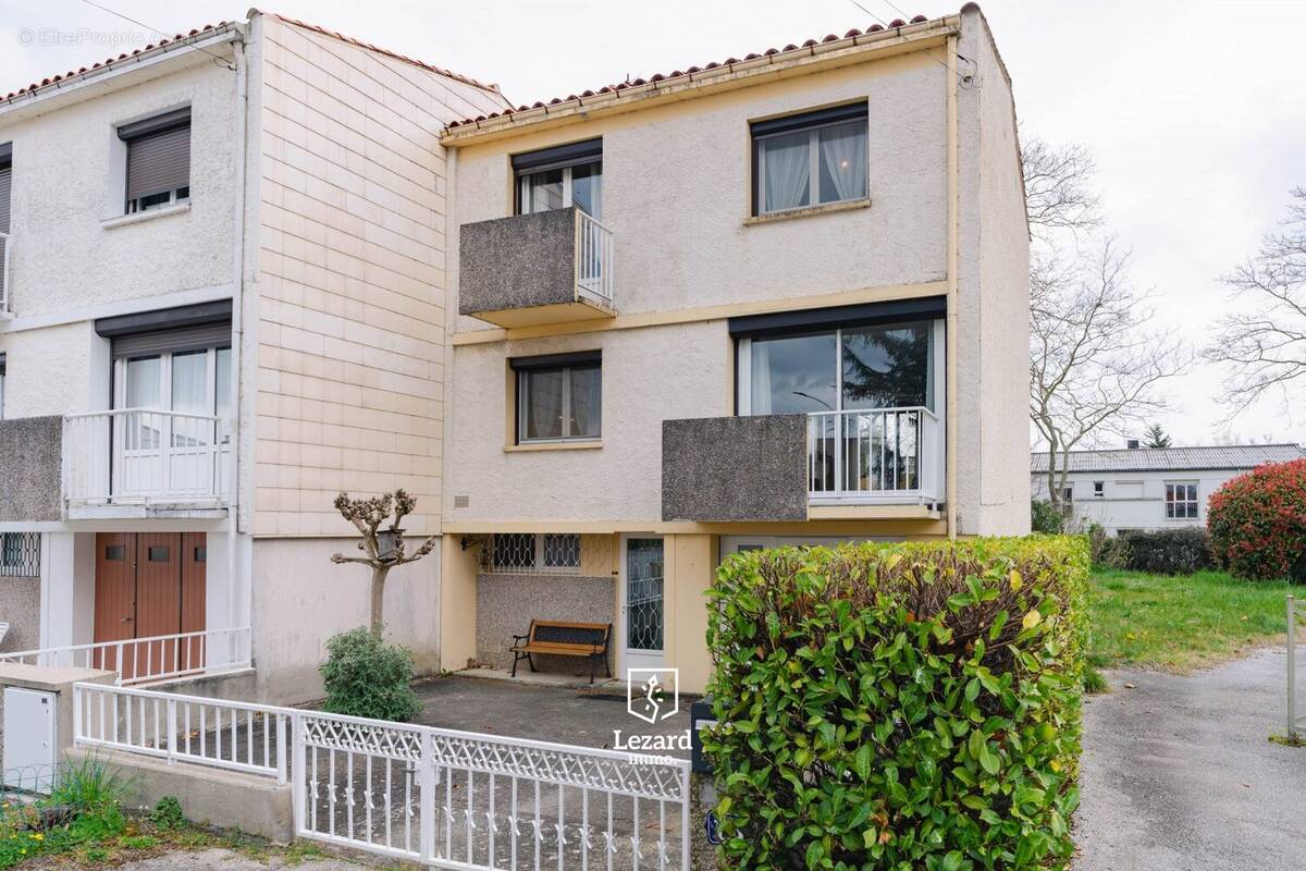 Maison à LABRUGUIERE