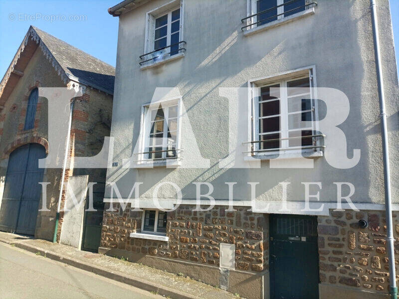 Maison à FRESNAY-SUR-SARTHE