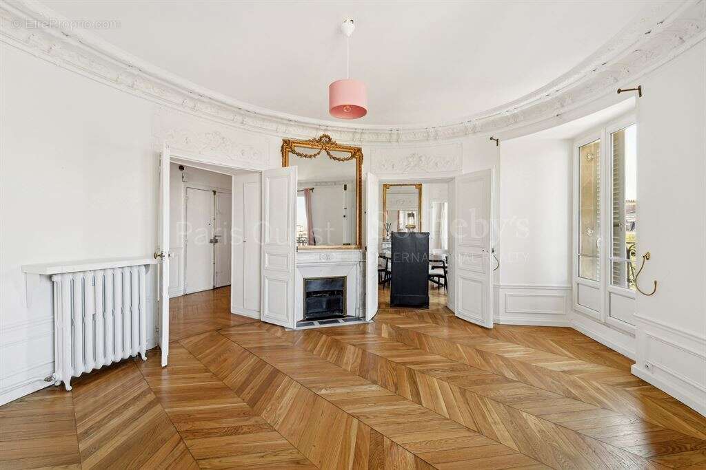 Appartement à PARIS-8E
