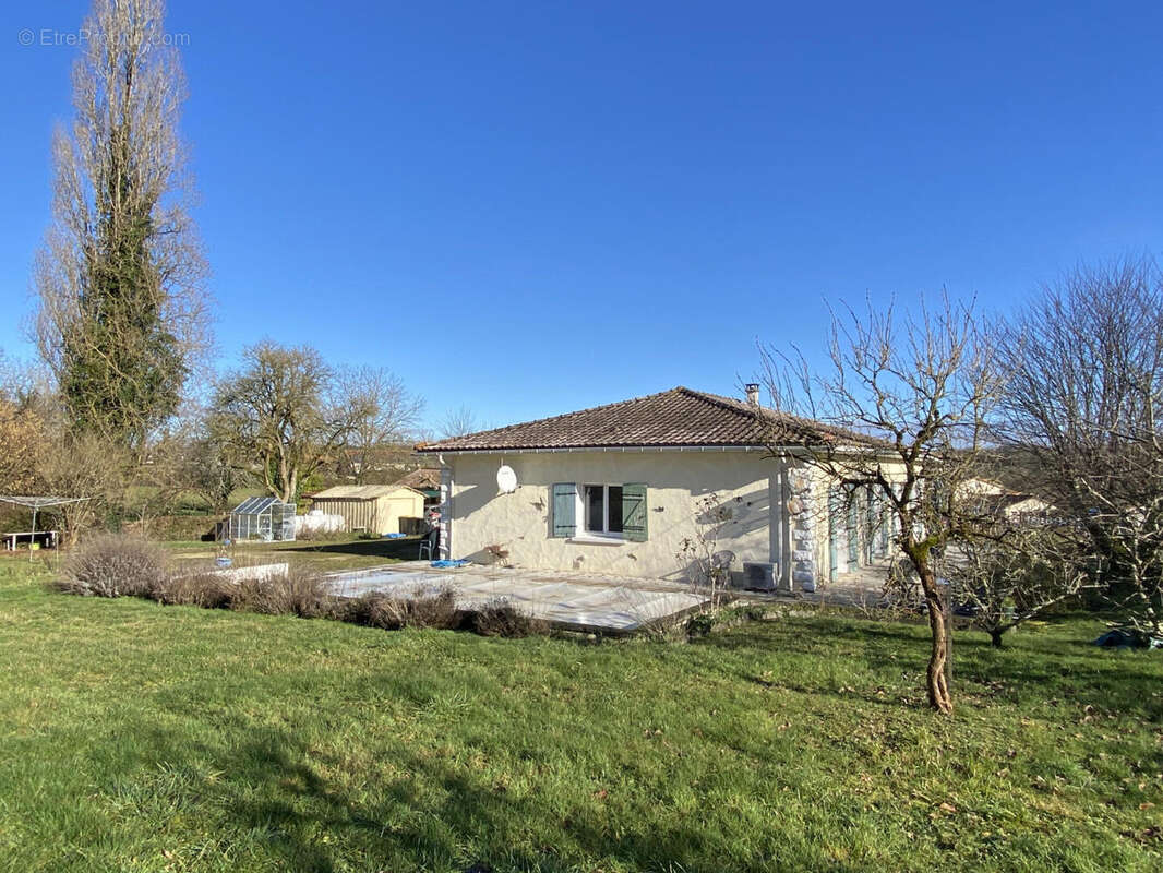 HIVER - Maison à AUBETERRE-SUR-DRONNE