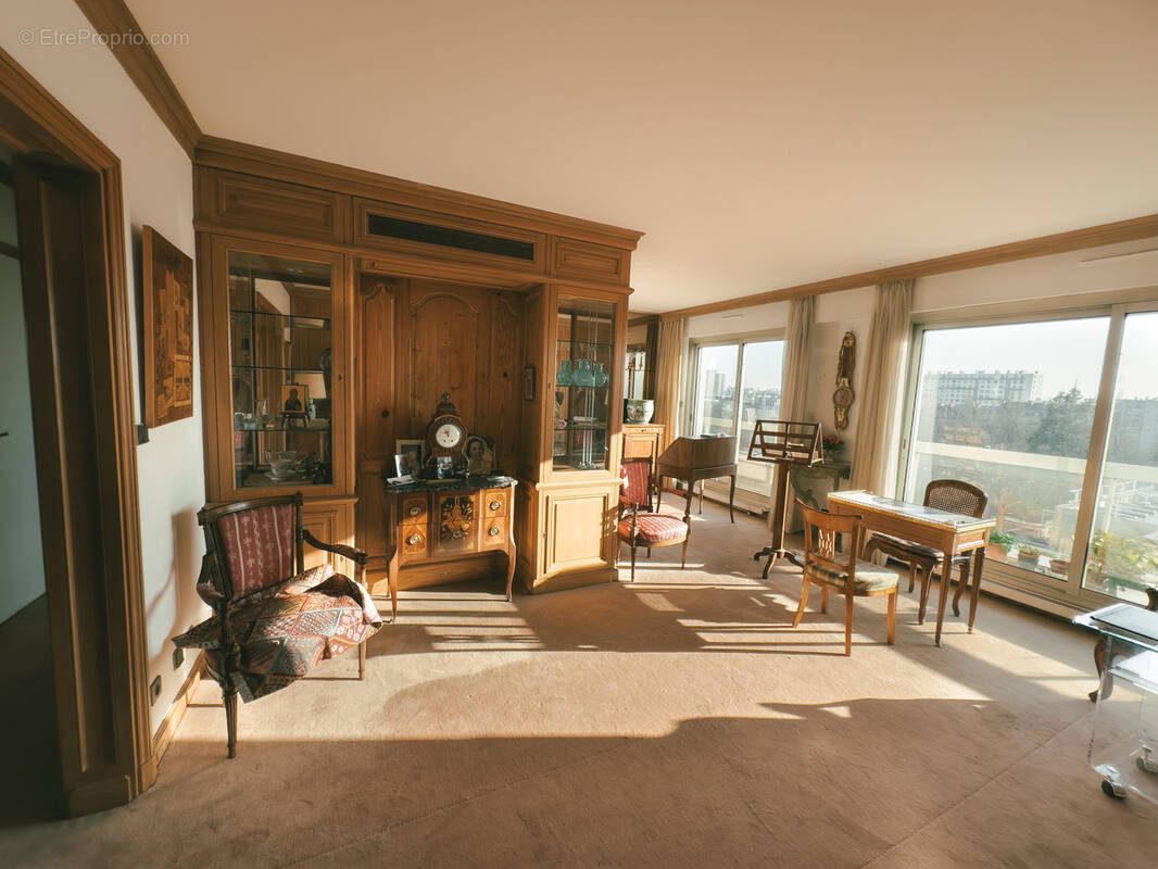 Appartement à PARIS-16E