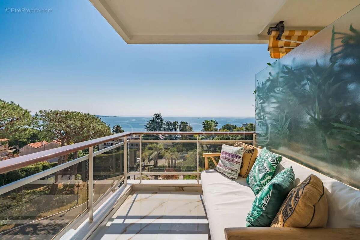 Appartement à VALLAURIS