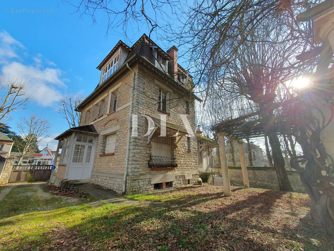 Maison à FONTAINEBLEAU