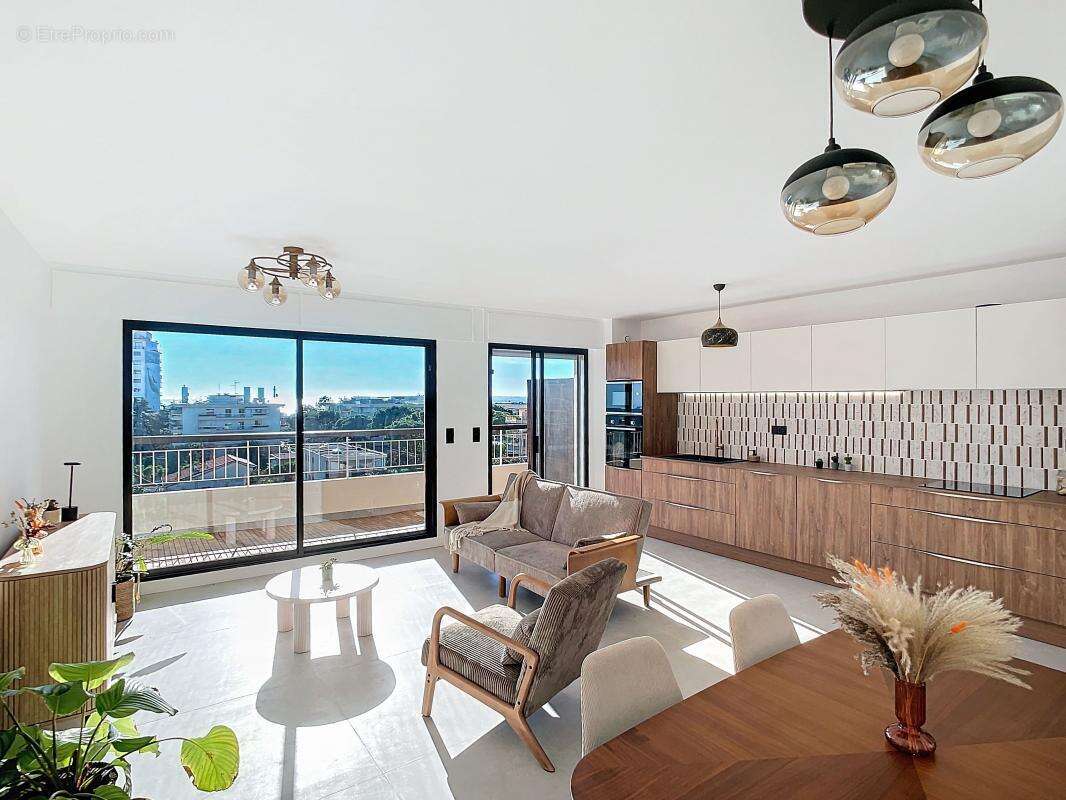 Appartement à SAINT-LAURENT-DU-VAR