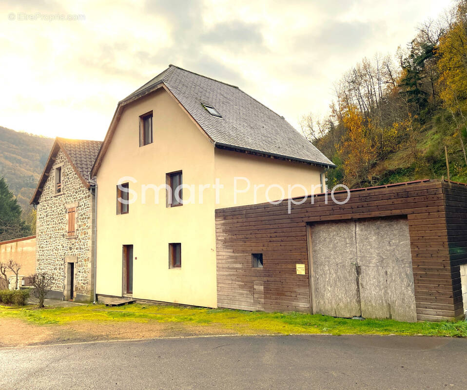Maison à MOLOMPIZE