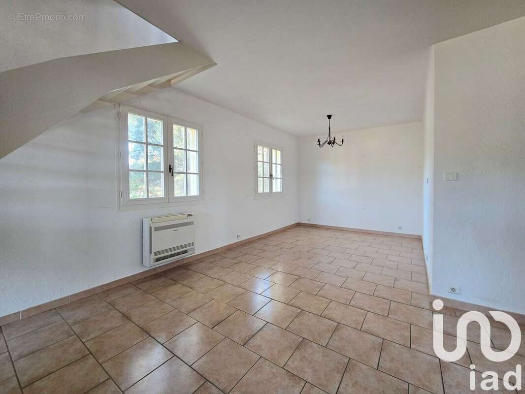 Photo 7 - Maison à LAUDUN-L&#039;ARDOISE