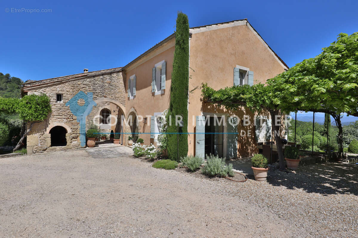 Maison à LACOSTE