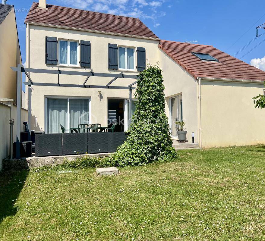 Maison à SAINT-GERMAIN-LES-ARPAJON