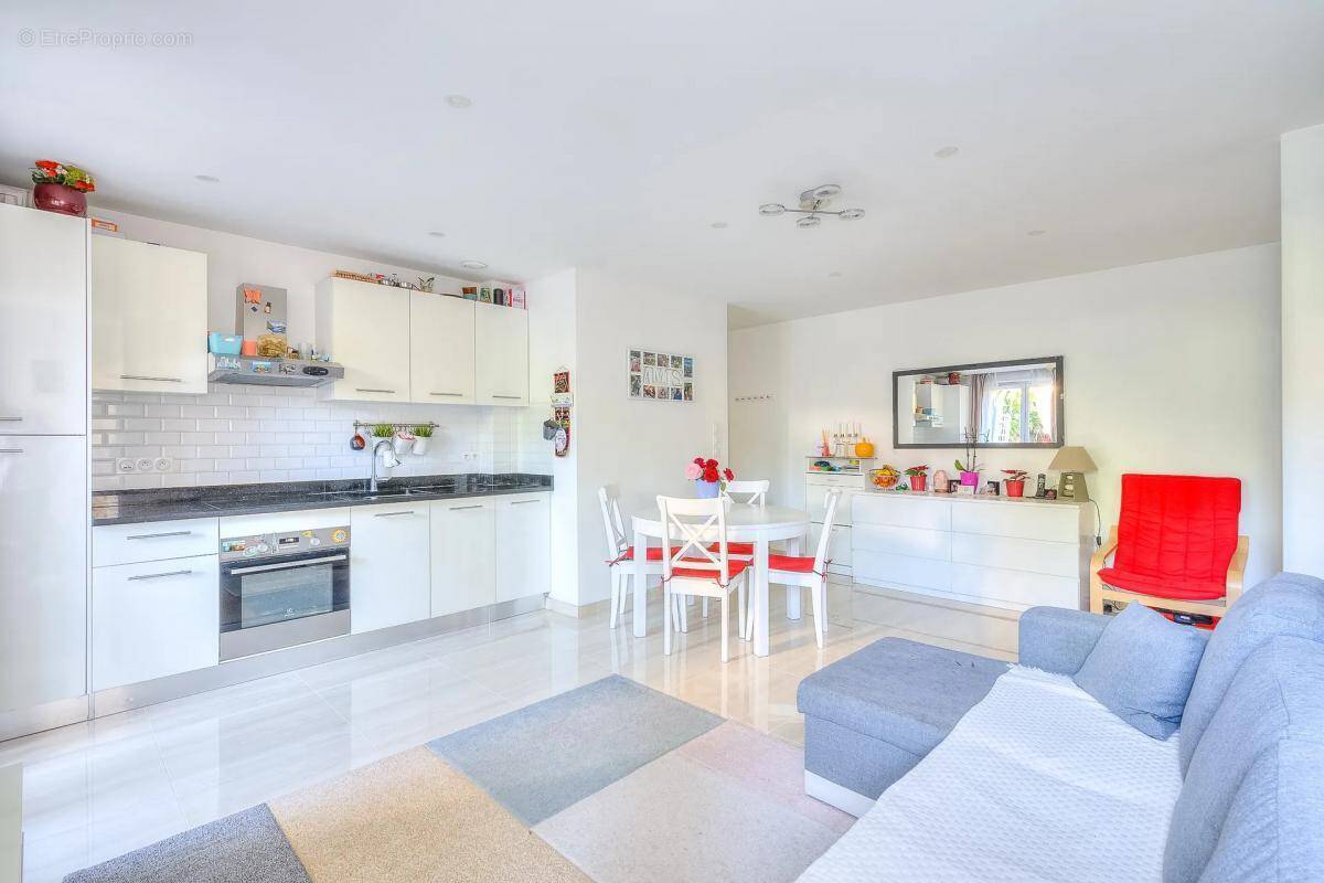 Appartement à VILLENEUVE-LA-GARENNE