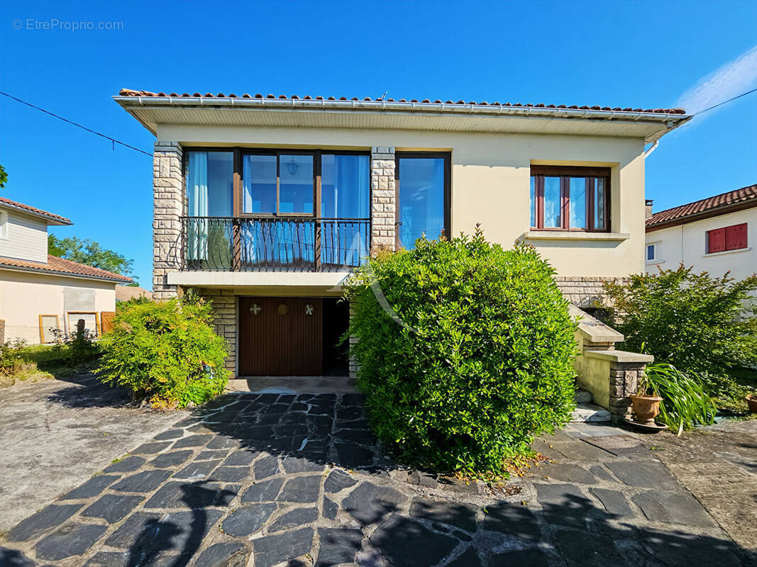 Maison à VILLENAVE-D&#039;ORNON