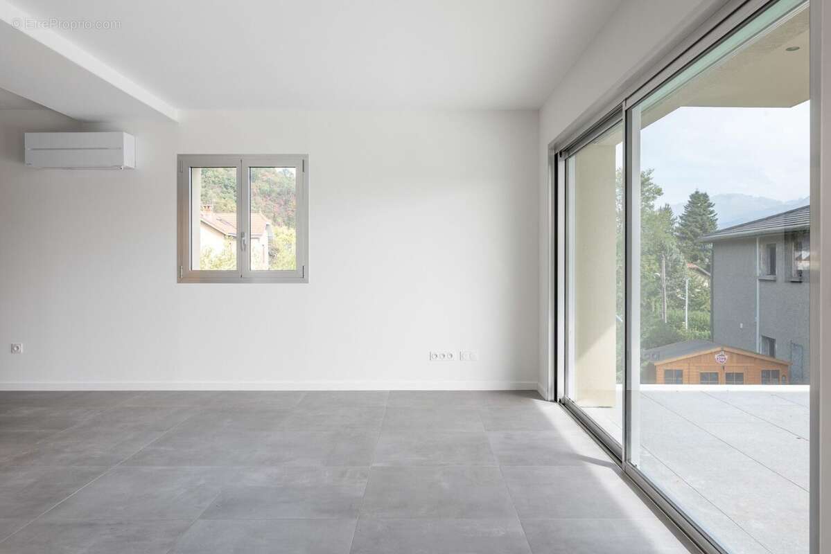 Appartement à CORENC