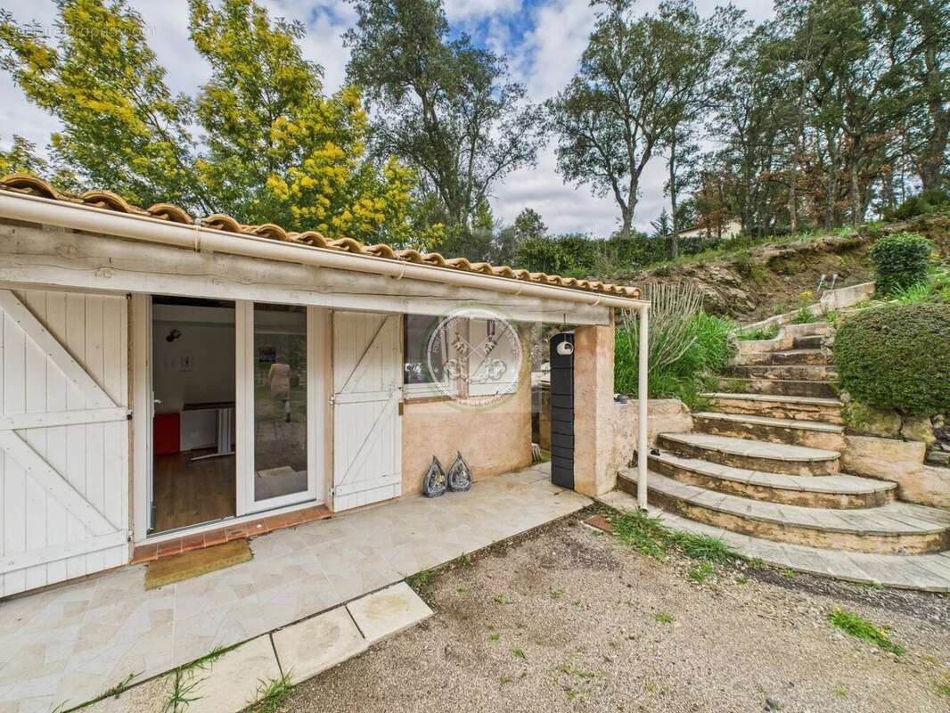 Maison à BAGNOLS-EN-FORET