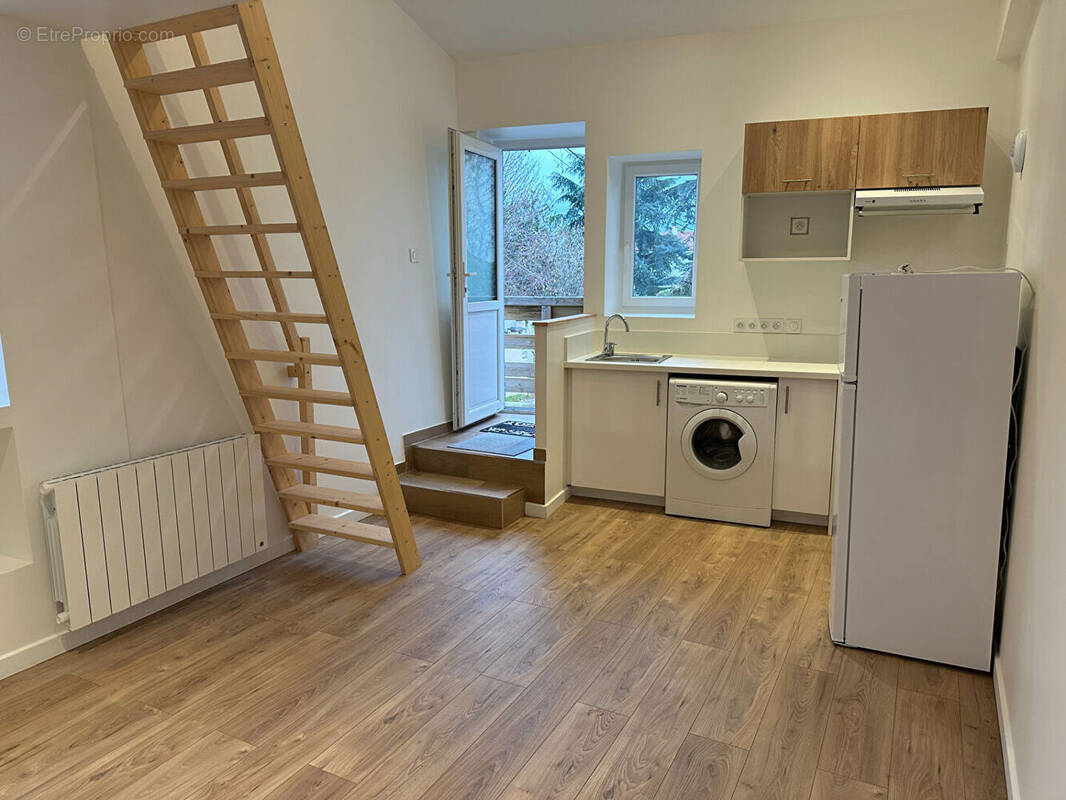 Appartement à GREZIEU-LA-VARENNE