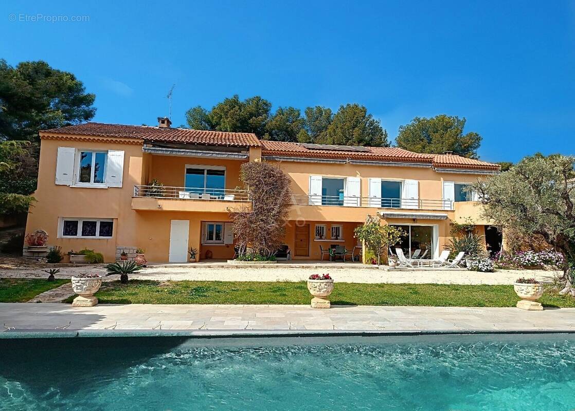 Maison à SAINT-CYR-SUR-MER
