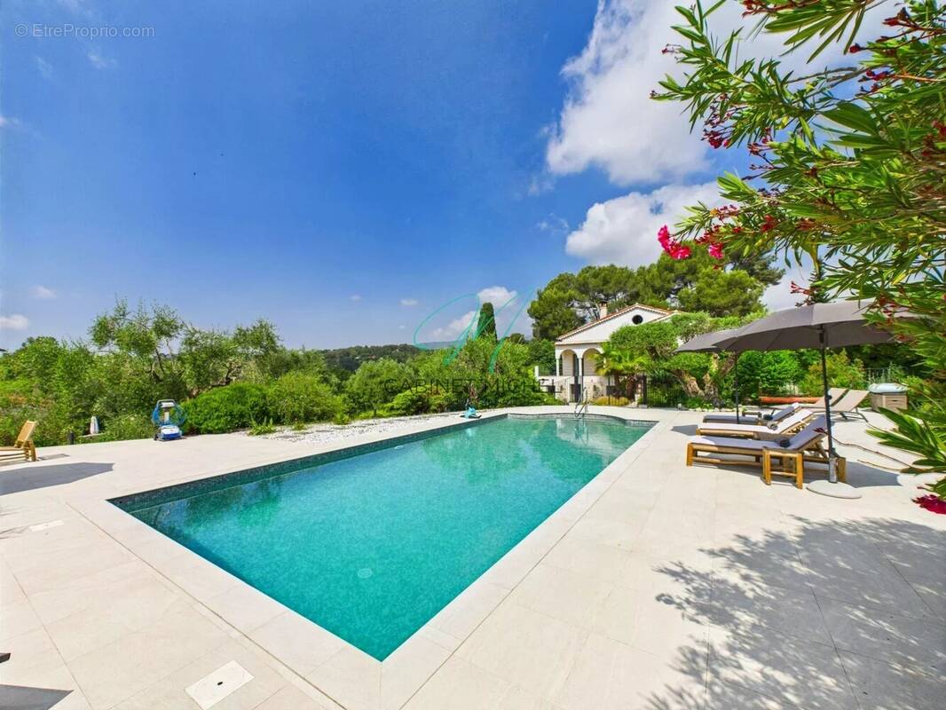 Maison à ROQUEFORT-LES-PINS