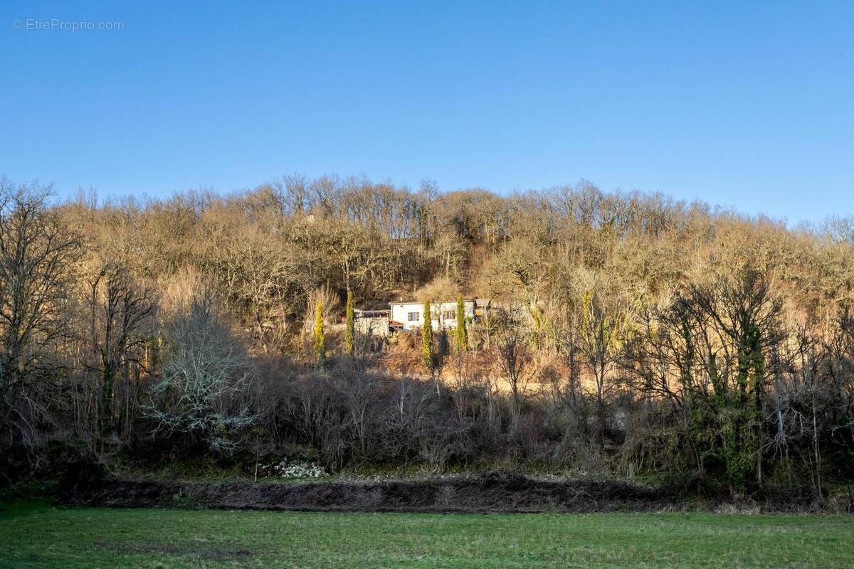 Maison à MONTAIGU-DE-QUERCY