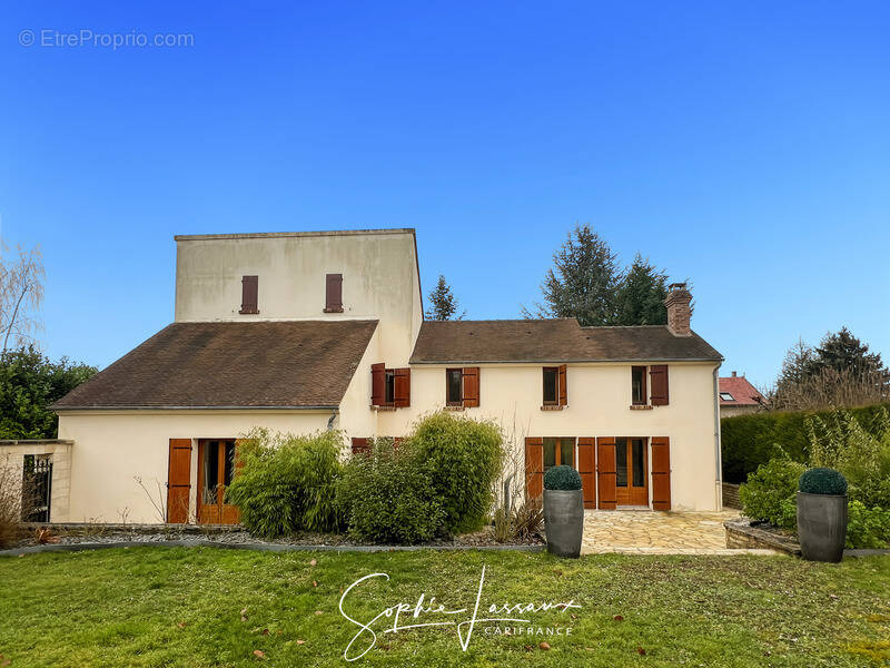 Maison à NESLES-LA-VALLEE